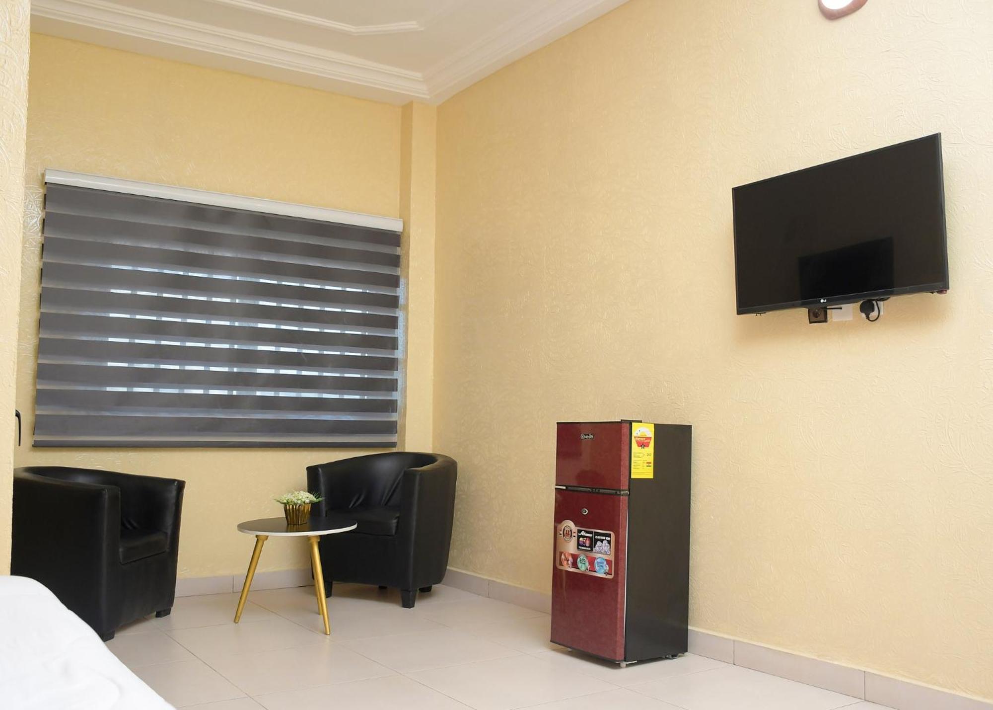 Hotel Mavilla Cotonou Buitenkant foto