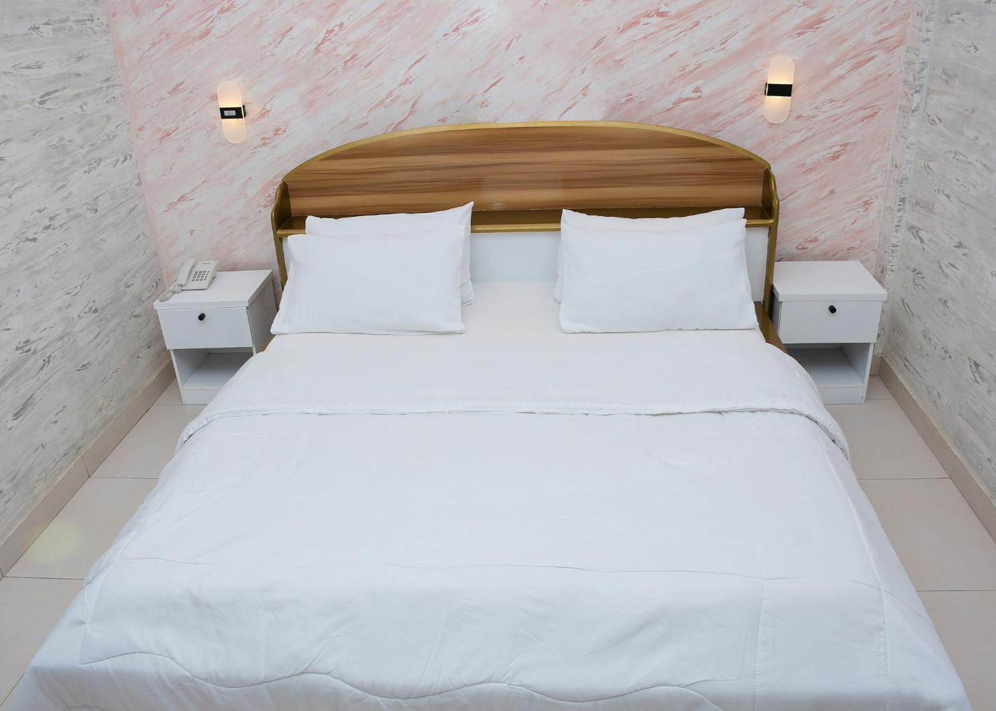 Hotel Mavilla Cotonou Buitenkant foto