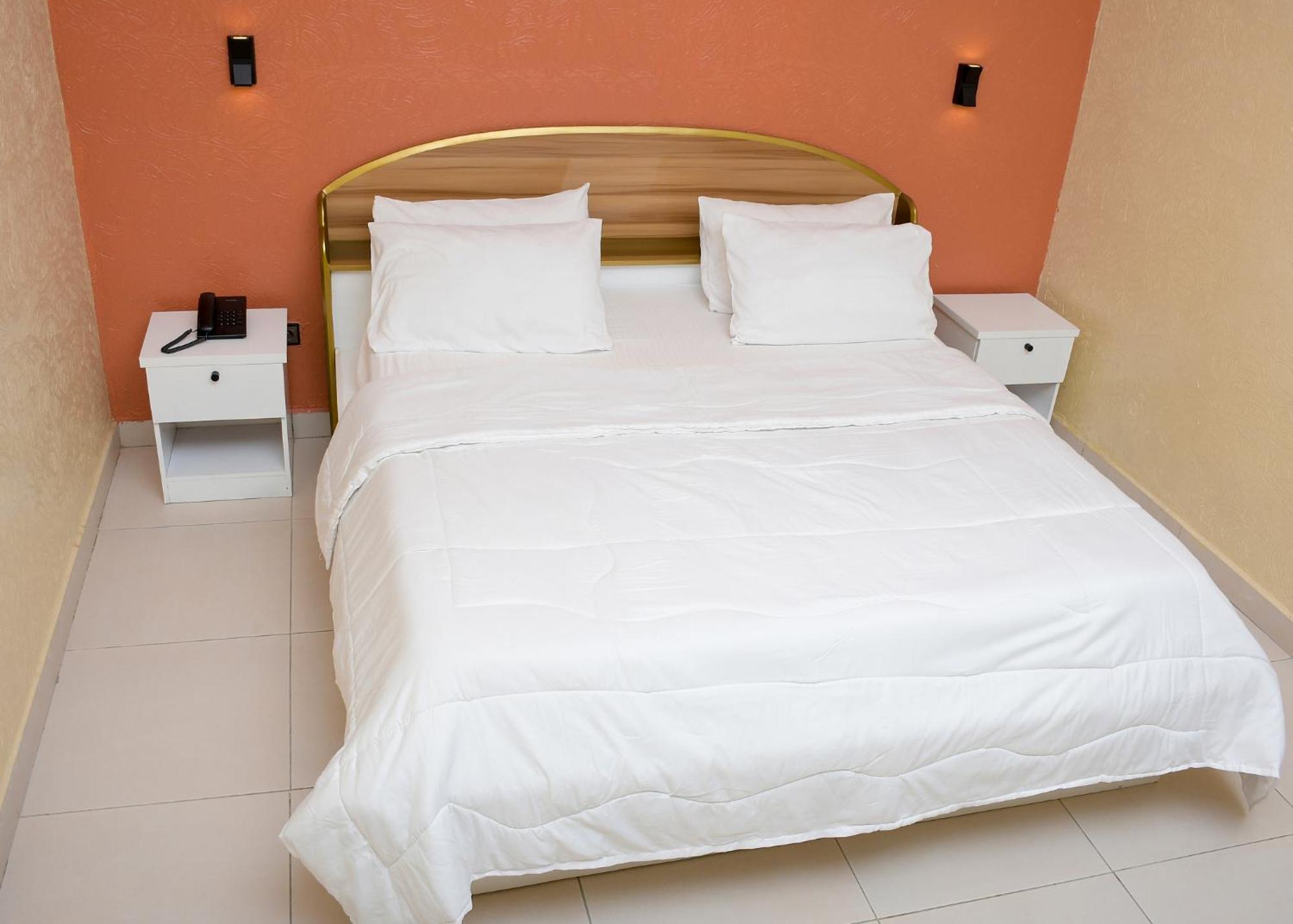 Hotel Mavilla Cotonou Buitenkant foto