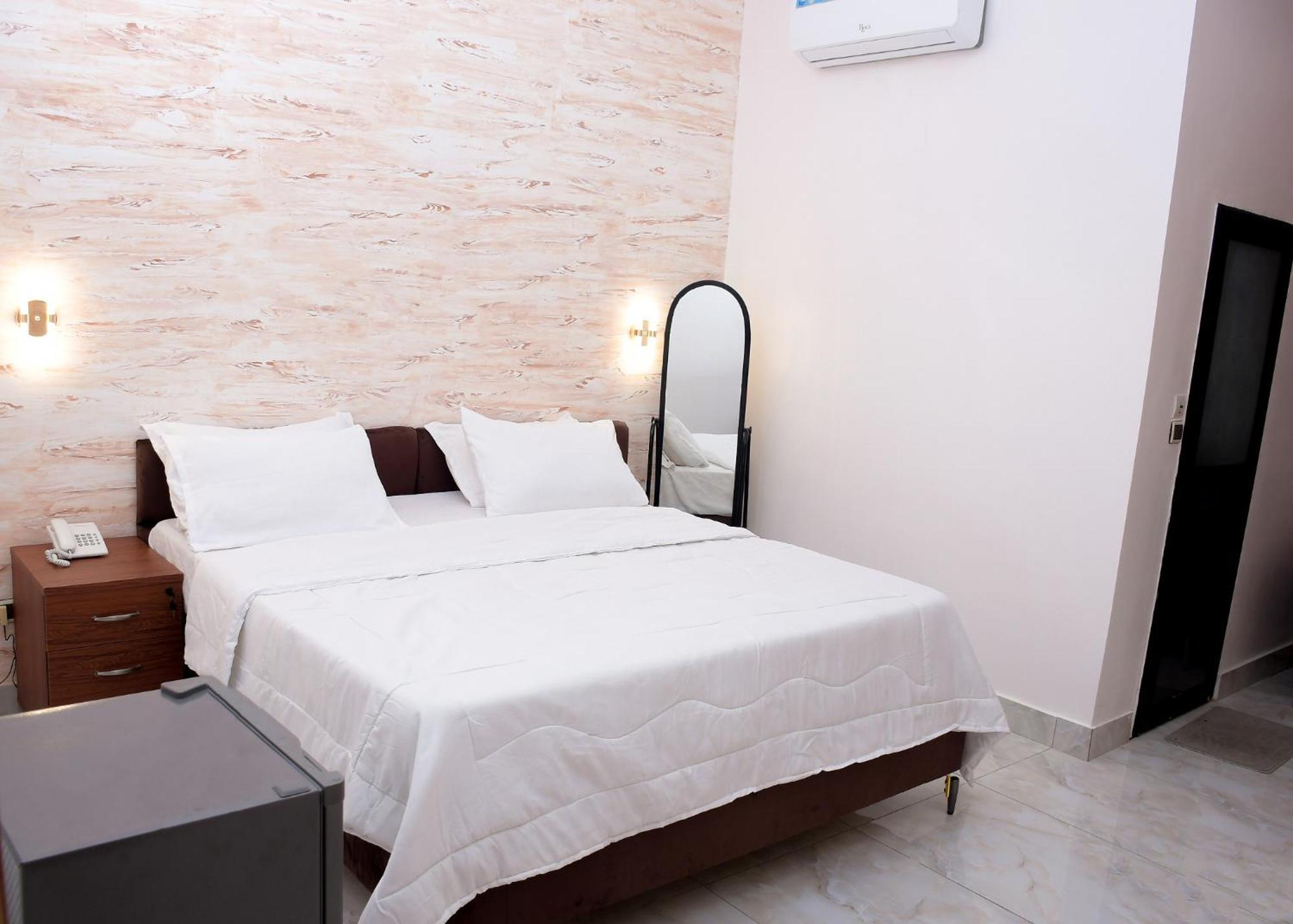Hotel Mavilla Cotonou Buitenkant foto