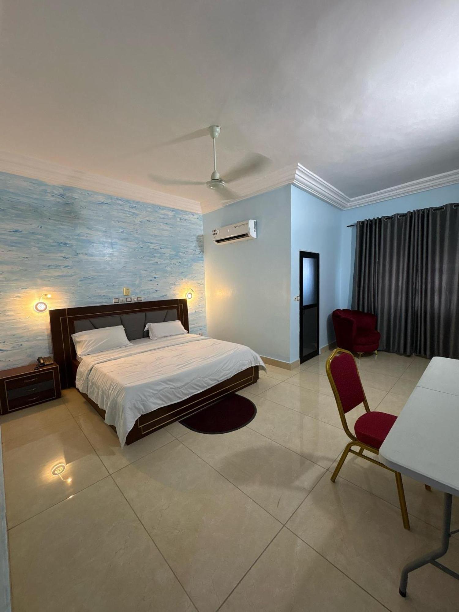Hotel Mavilla Cotonou Buitenkant foto